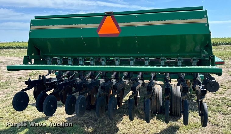 image for item NP9976 Great Plains 3S-3000  grain drill