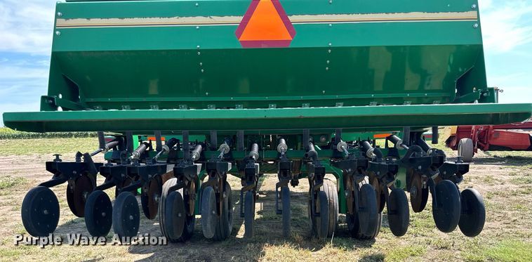 image for item NP9976 Great Plains 3S-3000  grain drill