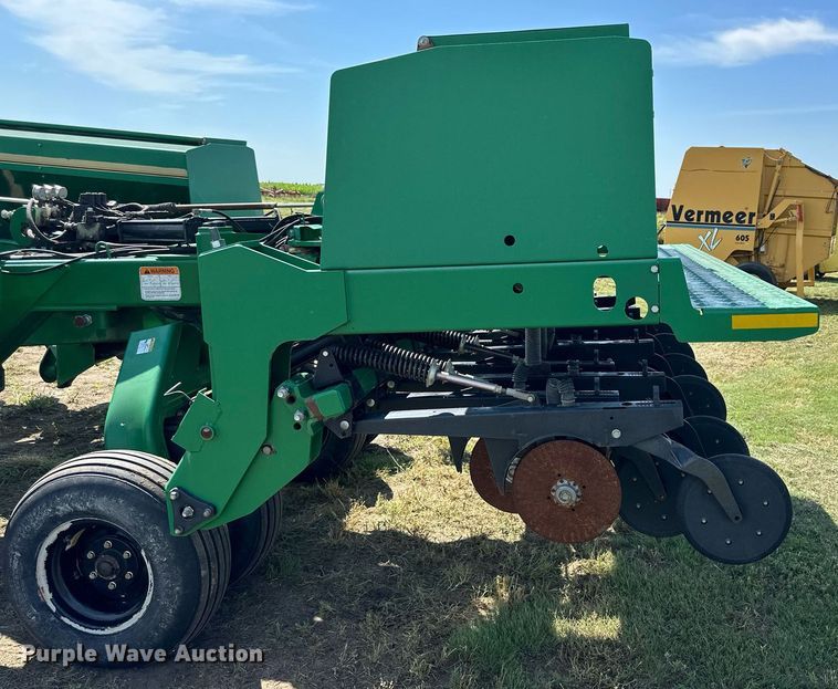 image for item NP9976 Great Plains 3S-3000  grain drill