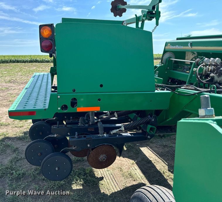image for item NP9976 Great Plains 3S-3000  grain drill