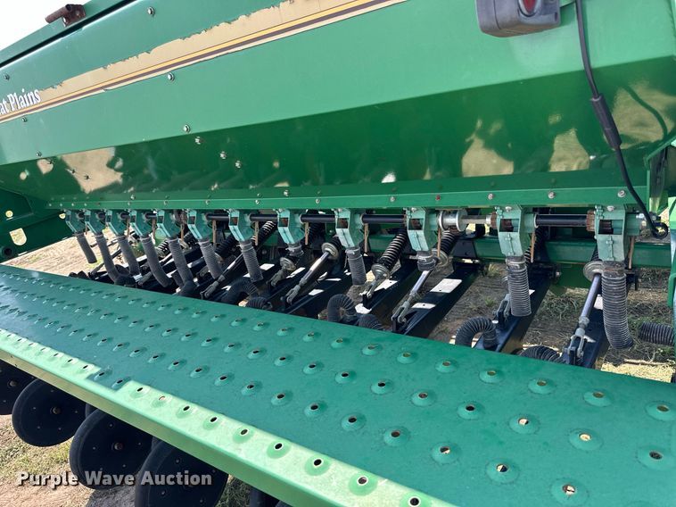 image for item NP9976 Great Plains 3S-3000  grain drill