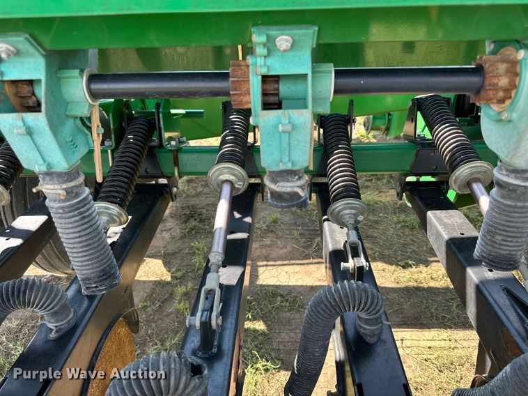 image for item NP9976 Great Plains 3S-3000  grain drill