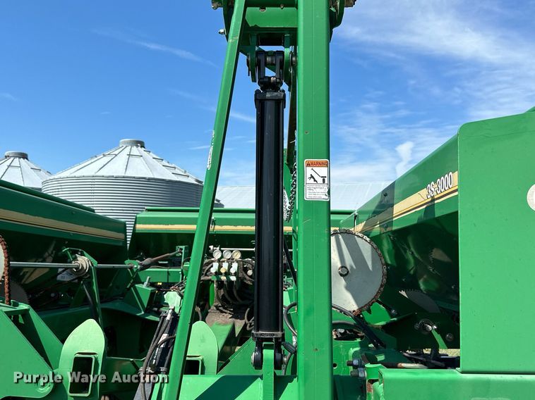 image for item NP9976 Great Plains 3S-3000  grain drill