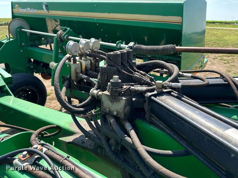 image for item NP9976 Great Plains 3S-3000  grain drill