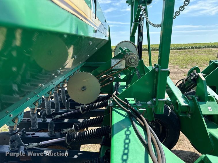 image for item NP9976 Great Plains 3S-3000  grain drill