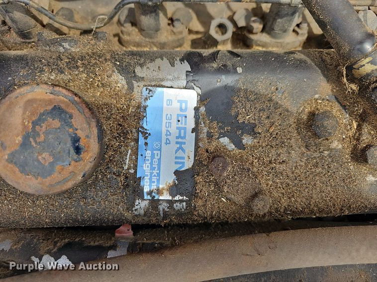 image for item NT9800 Massey Ferguson 760  combine