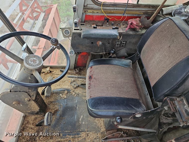 image for item NT9800 Massey Ferguson 760  combine