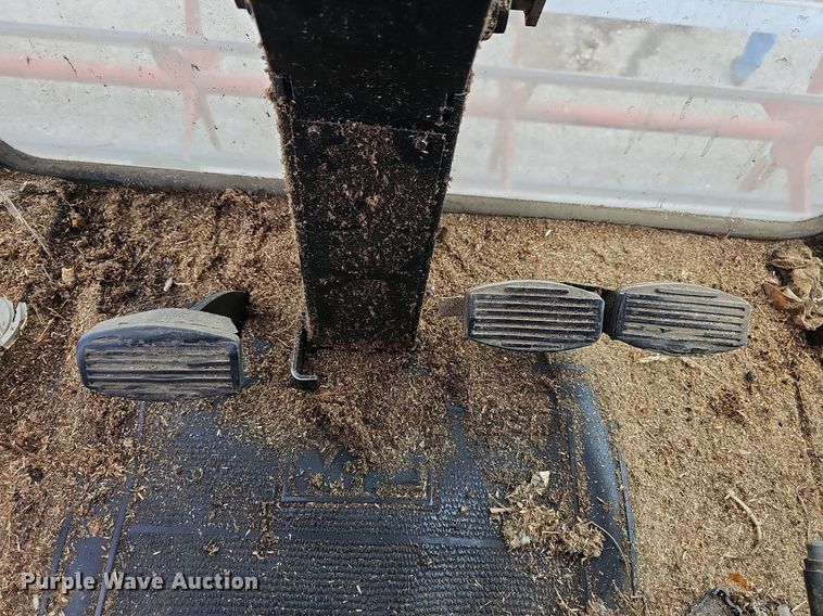 image for item NT9800 Massey Ferguson 760  combine