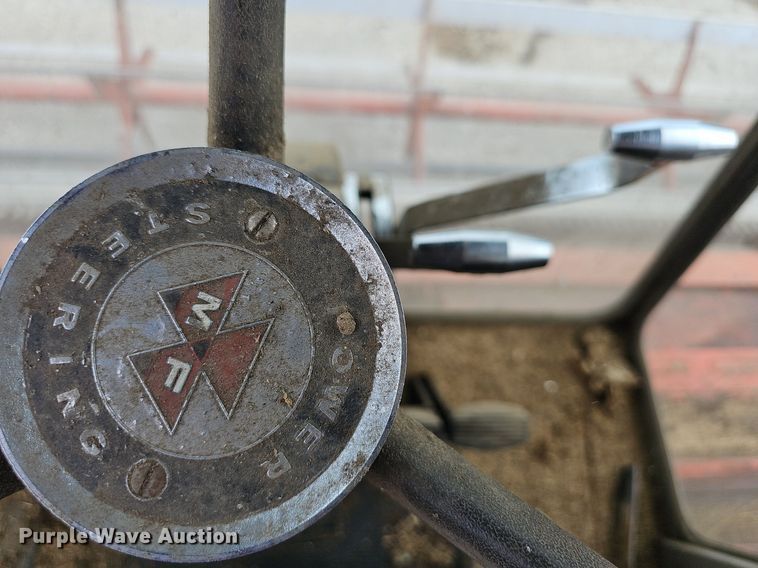 image for item NT9800 Massey Ferguson 760  combine