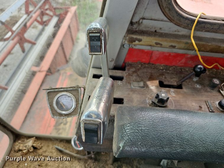 image for item NT9800 Massey Ferguson 760  combine