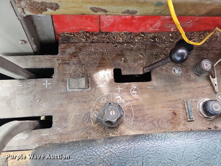 image for item NT9800 Massey Ferguson 760  combine