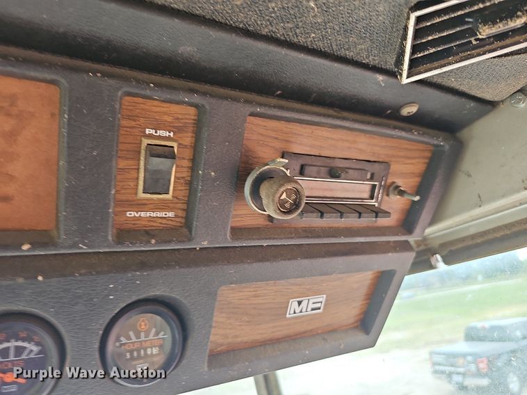 image for item NT9800 Massey Ferguson 760  combine