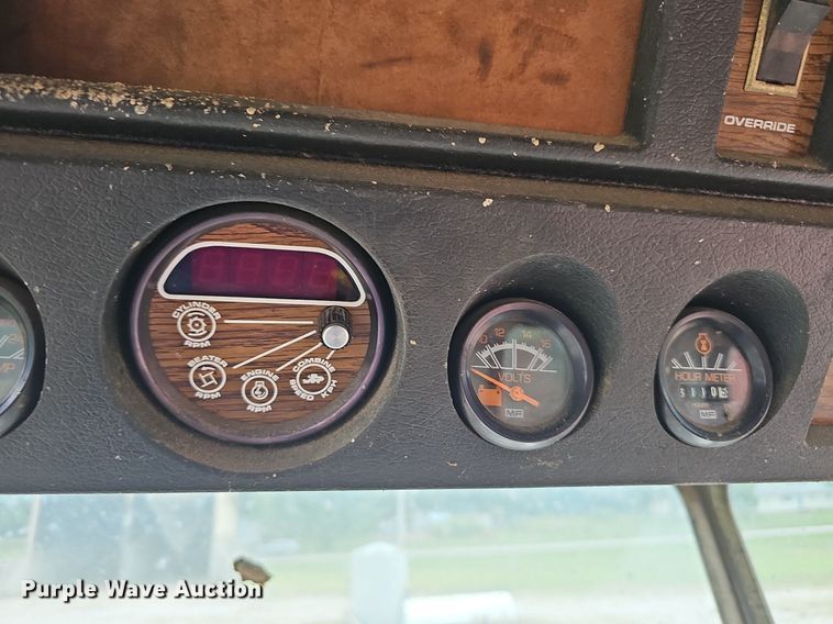 image for item NT9800 Massey Ferguson 760  combine