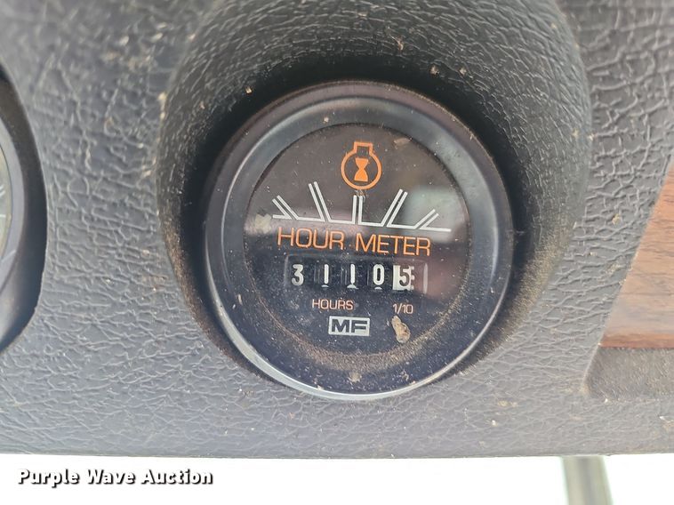 image for item NT9800 Massey Ferguson 760  combine