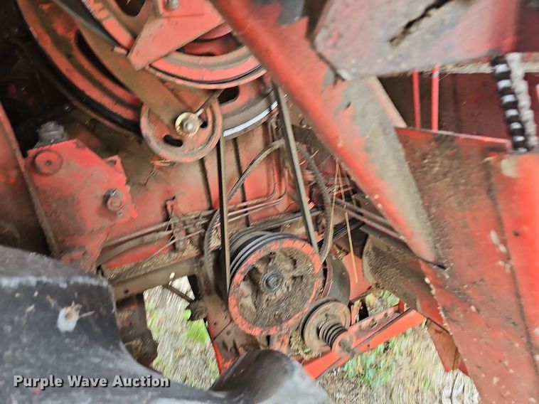 image for item NT9800 Massey Ferguson 760  combine
