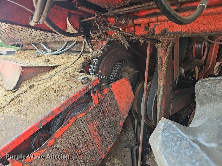 image for item NT9800 Massey Ferguson 760  combine