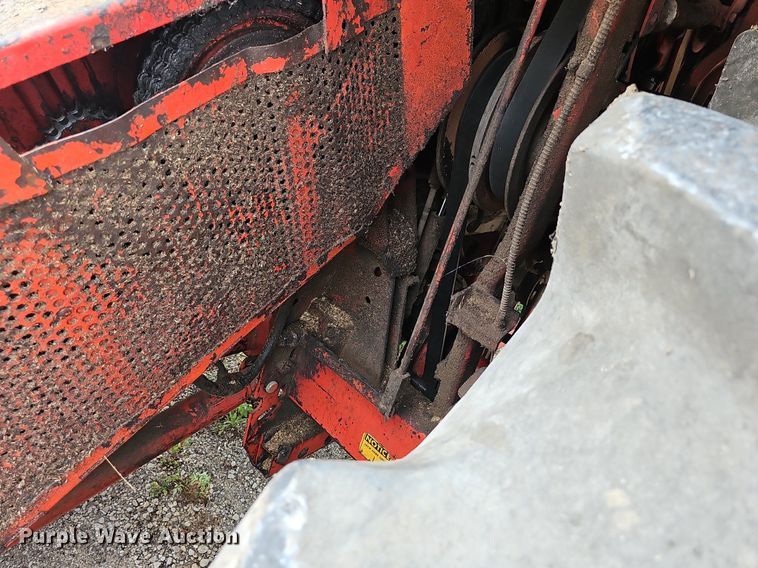 image for item NT9800 Massey Ferguson 760  combine