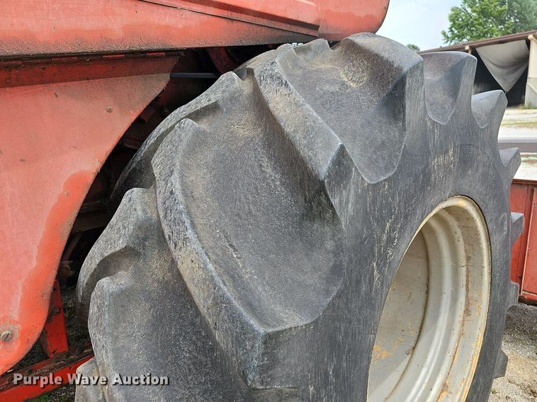 image for item NT9800 Massey Ferguson 760  combine