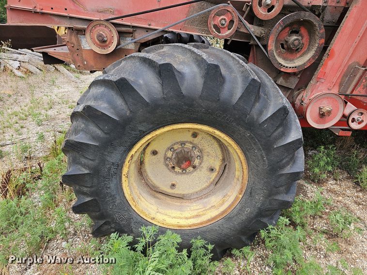 image for item NT9800 Massey Ferguson 760  combine