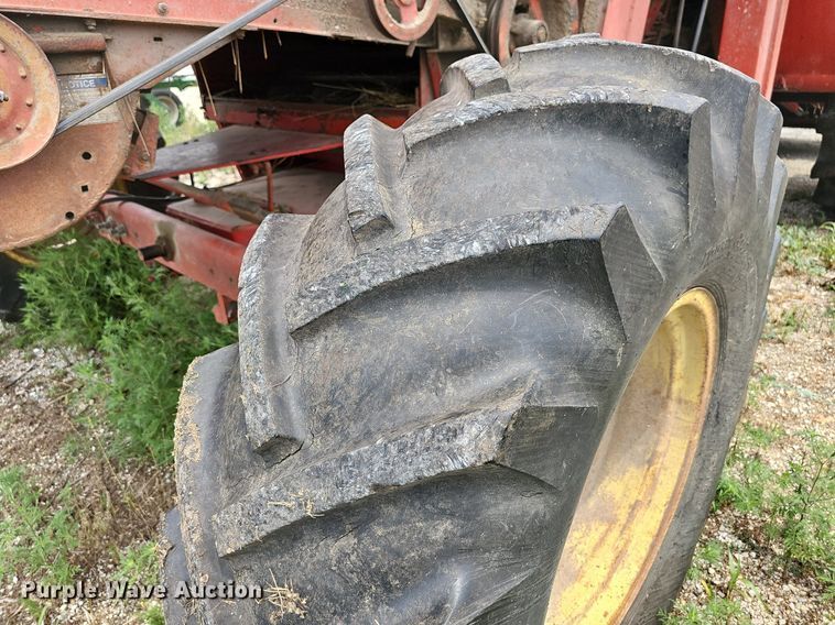 image for item NT9800 Massey Ferguson 760  combine