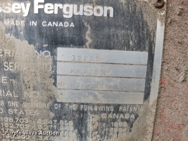 image for item NT9800 Massey Ferguson 760  combine