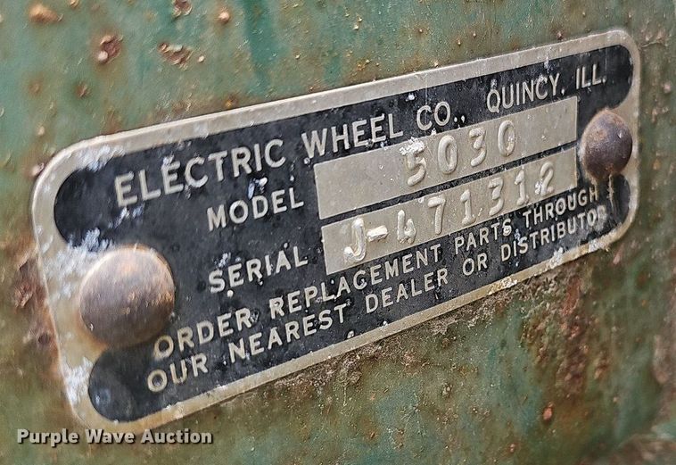 image for item NT9800 Massey Ferguson 760  combine