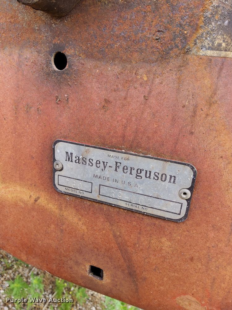 image for item NT9800 Massey Ferguson 760  combine