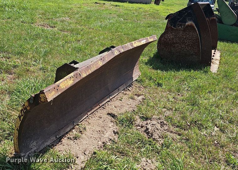 image for item NT9869 John Deere  10' W blade