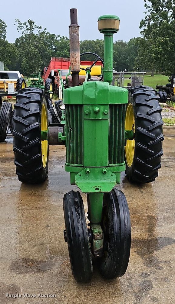 image for item NT9901 John Deere 520  tractor