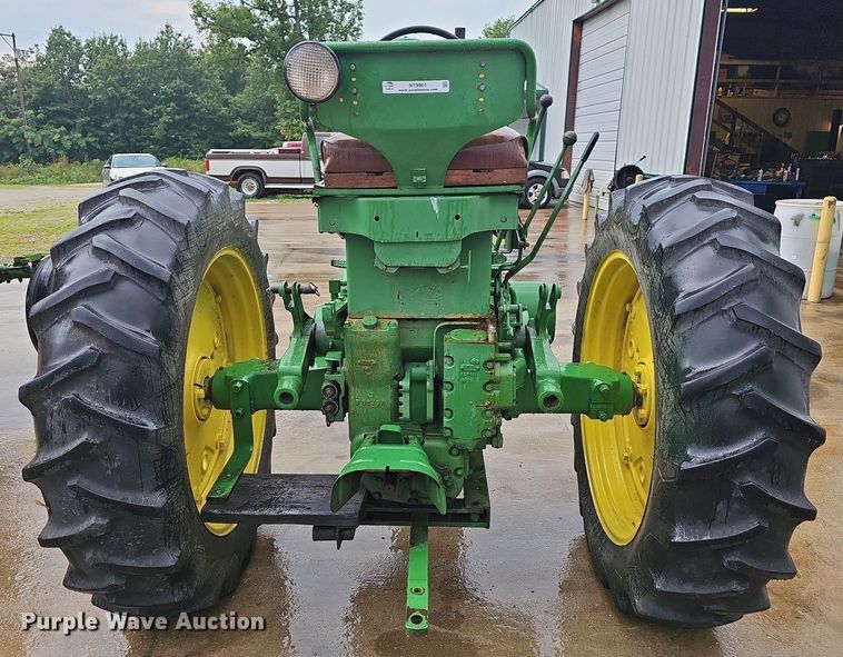 image for item NT9901 John Deere 520  tractor