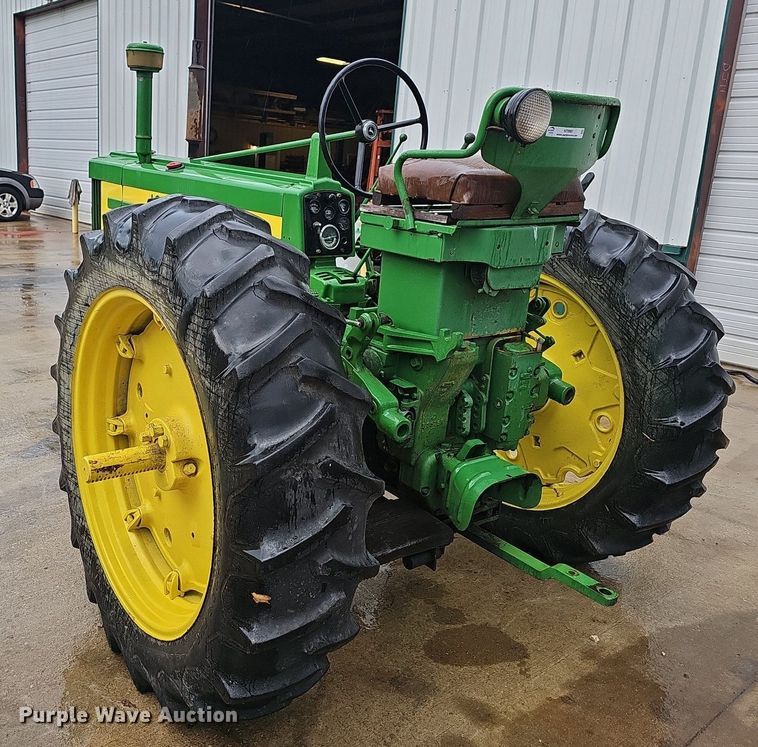 image for item NT9901 John Deere 520  tractor