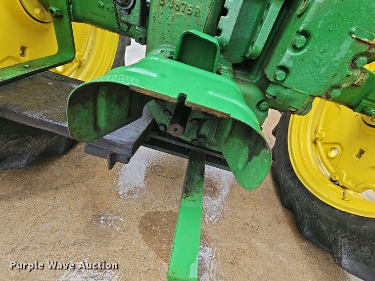 image for item NT9901 John Deere 520  tractor