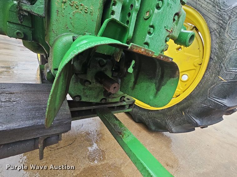 image for item NT9901 John Deere 520  tractor