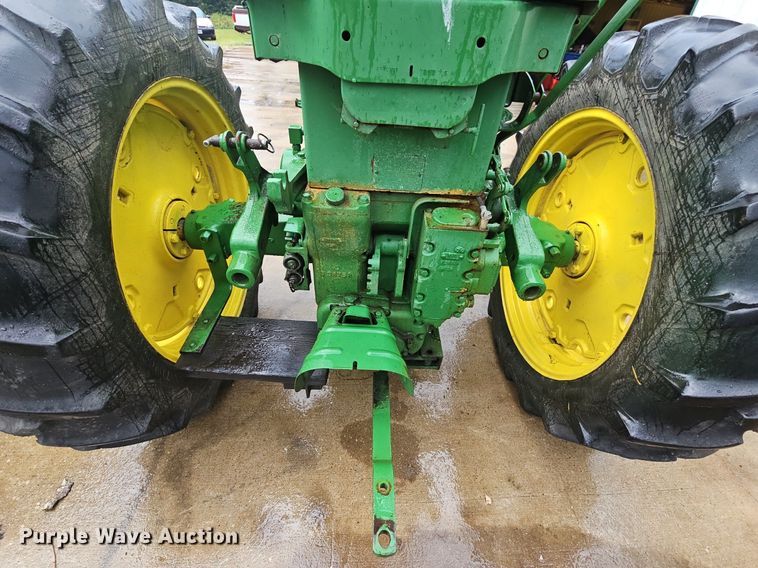 image for item NT9901 John Deere 520  tractor