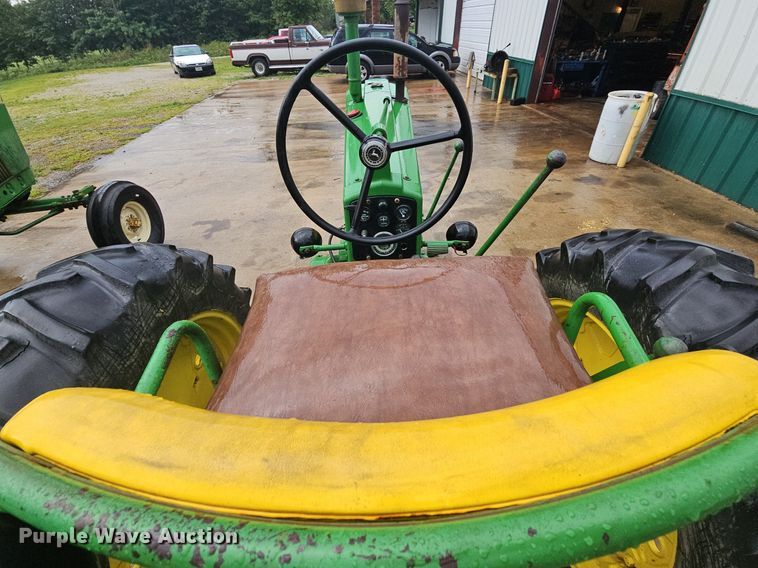 image for item NT9901 John Deere 520  tractor