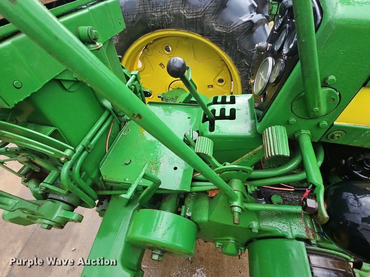 image for item NT9901 John Deere 520  tractor