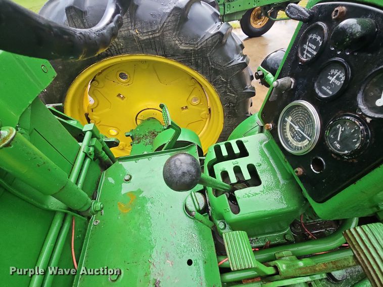 image for item NT9901 John Deere 520  tractor
