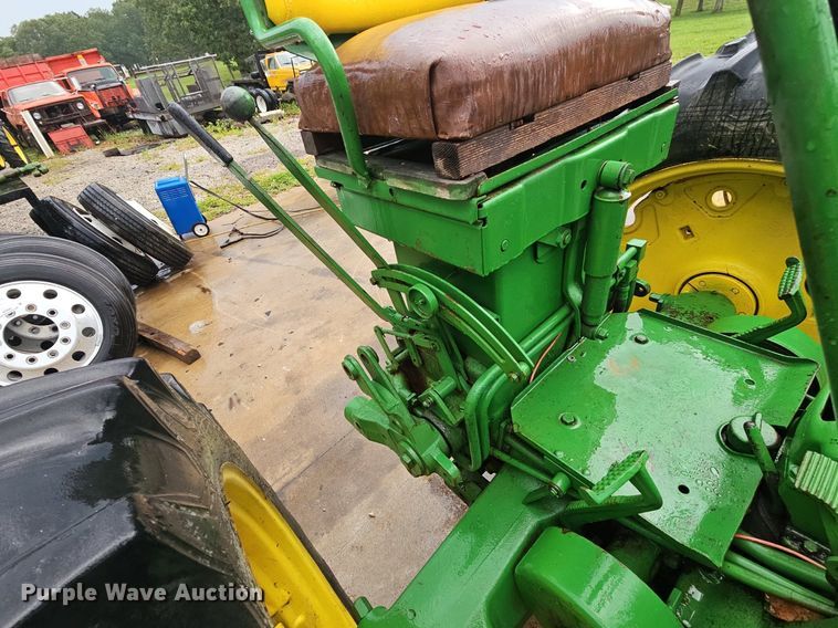 image for item NT9901 John Deere 520  tractor