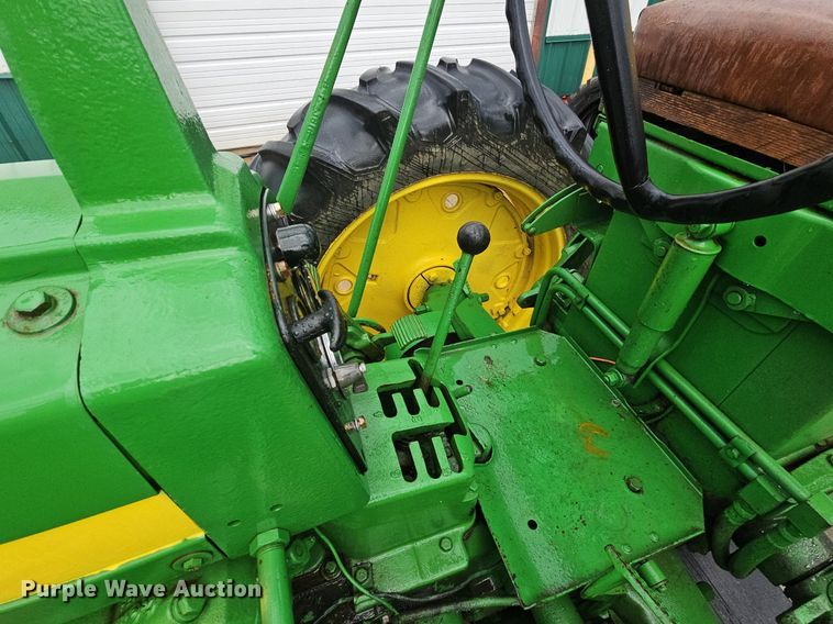 image for item NT9901 John Deere 520  tractor