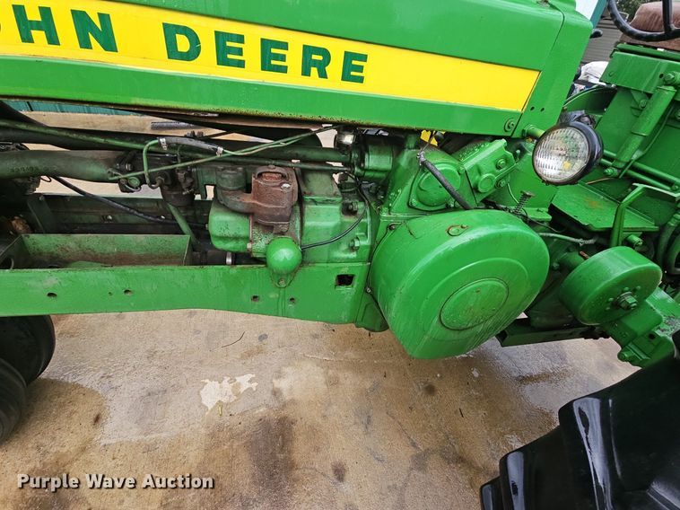image for item NT9901 John Deere 520  tractor