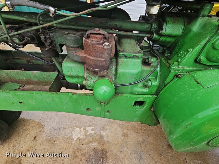 image for item NT9901 John Deere 520  tractor