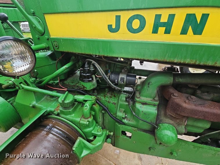 image for item NT9901 John Deere 520  tractor