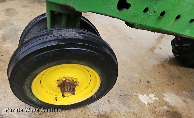 image for item NT9901 John Deere 520  tractor