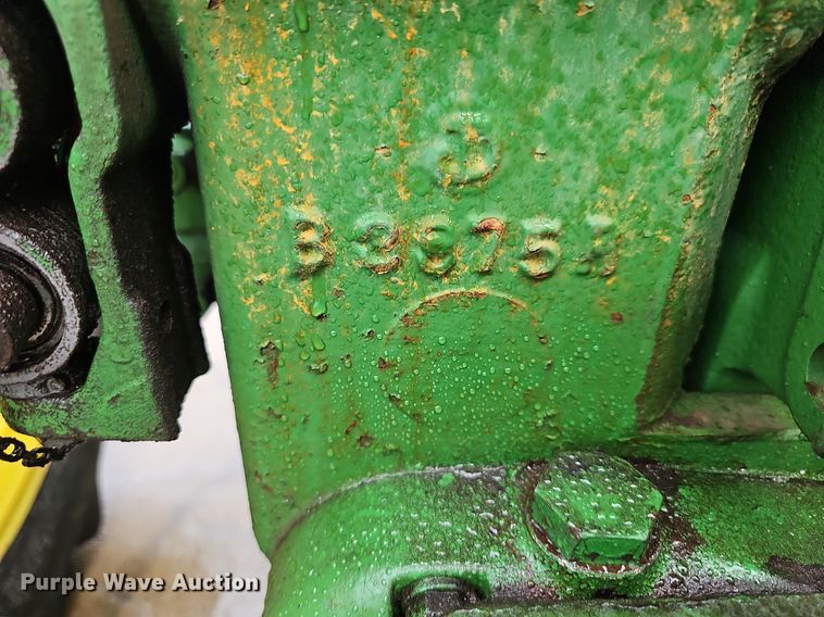 image for item NT9901 John Deere 520  tractor