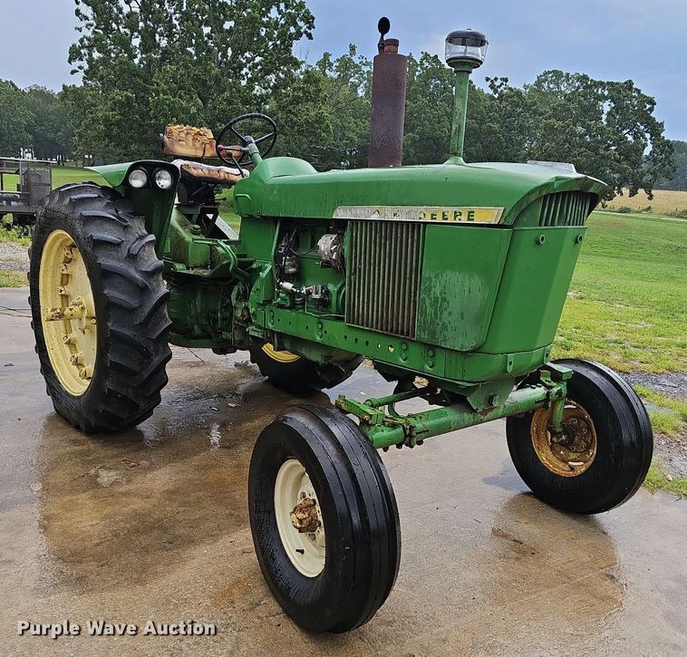 image for item NT9902 1962 John Deere 3010  tractor