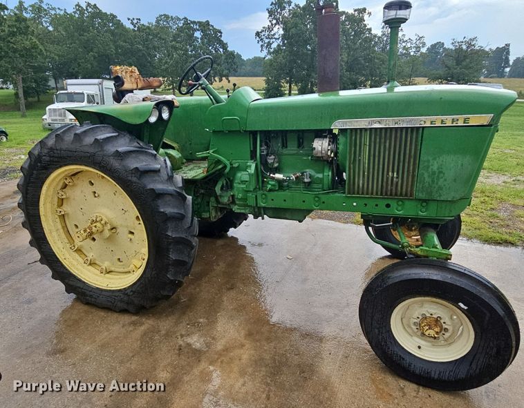 image for item NT9902 1962 John Deere 3010  tractor