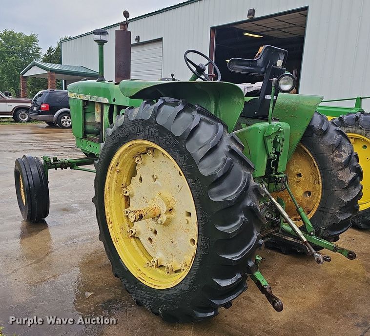 image for item NT9902 1962 John Deere 3010  tractor
