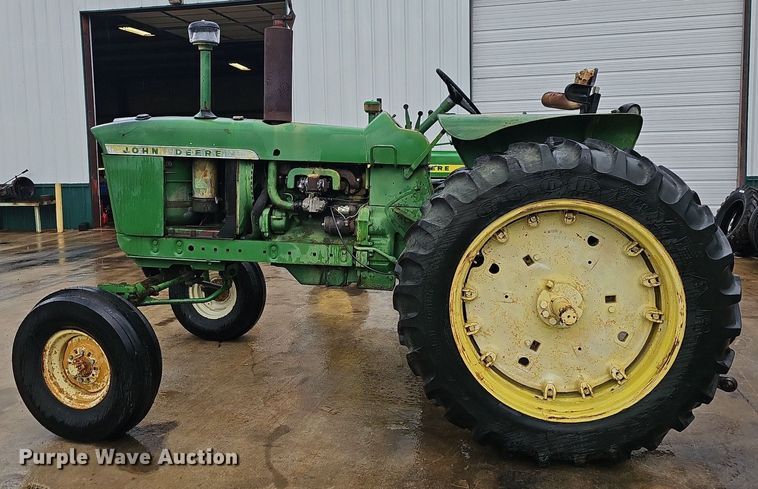 image for item NT9902 1962 John Deere 3010  tractor