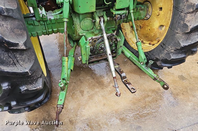 image for item NT9902 1962 John Deere 3010  tractor