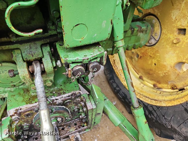 image for item NT9902 1962 John Deere 3010  tractor